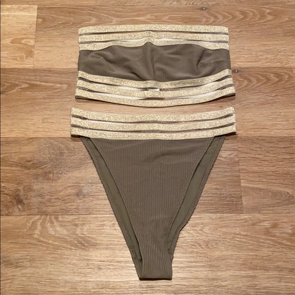 Bikini - Picture 2 of 5